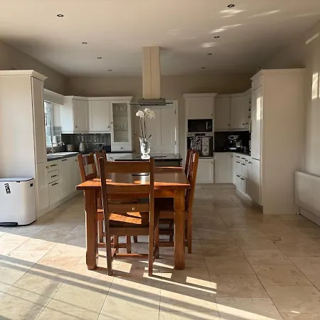 Luxurious 4 Bed At Cahir And Cashel