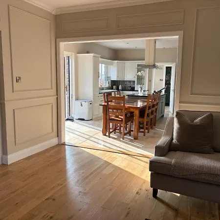 Casa vacanze Luxurious 4 Bed At Cahir And Cashel *